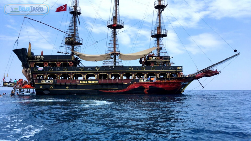 Прогулка на пиратской яхте в Белеке