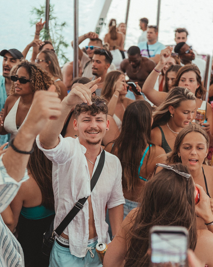 Night Party Boat Tour in Kadriye