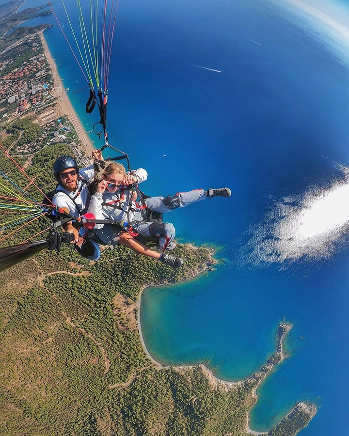 Прыжок с парашютом из Кадрие